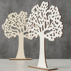 Fehér vagy bézs színű fa formájú szobor fa talapzaton 27cm