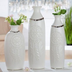 Palack formájú matt hófehér kerámia váza álomfogóval díszítve 35,5cm