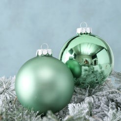 Üveg karácsonyfadísz gömb, zsályazöld színű, fényes és matt felületű, 10cm 4db