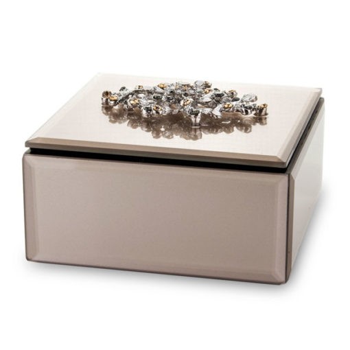 Gyönyörű rózsaszín színű üveg ékszertartó doboz, ezüst foglalatú arany, fekete és fehér köves díszítéssel, mérete: 7x12x12cm