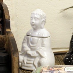 Fehér színű kerámia ülő Buddha aromalámpa