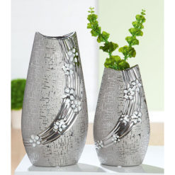 Matt és fényes ezüst színű hosszúkás kerámia váza feher virágokkal 28cm Daisy