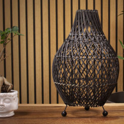 100% természetes rattan asztali lámpa fekete színben Baliról